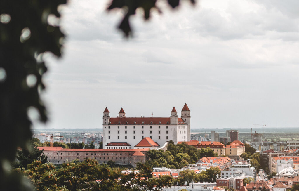 Marca Páis de Eslovaquia representa por el Castillo de Bratislava